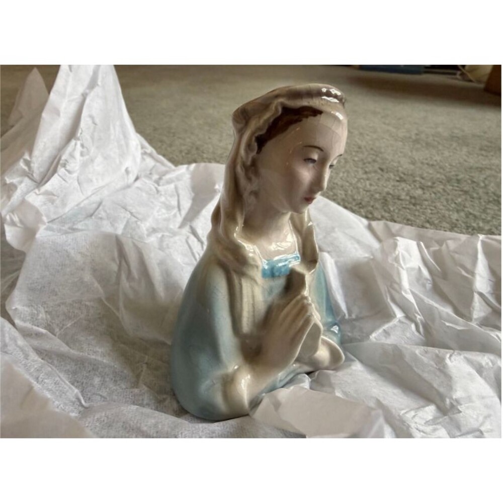 Vintage Goldscheider Porcelain Madonna Bust Figurine Virgin Mary Praying Blue 5"